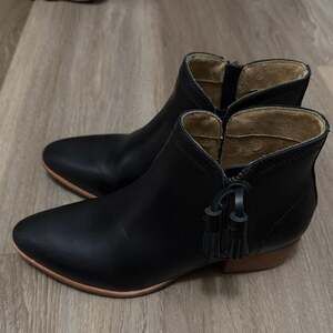 Hush Puppies Sierra Tassel Women's Boots Bold Black Leather Size 7 M